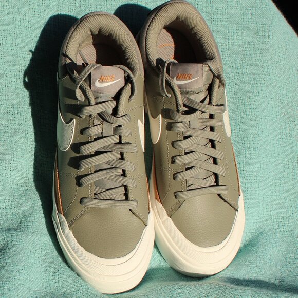 NWOT Nike Court Legacy Lift Leather Sage Green & White Platform Sneakers Size 11 - Picture 6 of 13
